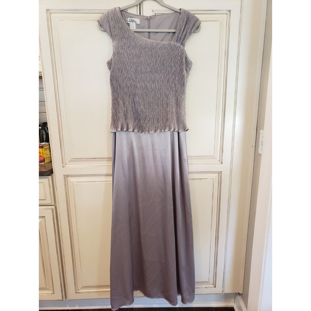 Patra Dress Long Gown Formal Silver Size 8 Asymmetrical Neckline Top‎ Overlay